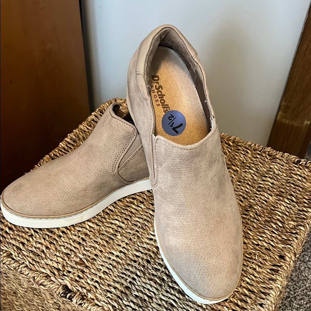 Dr. Scholl's Women’s Tan Slip-On Wedges